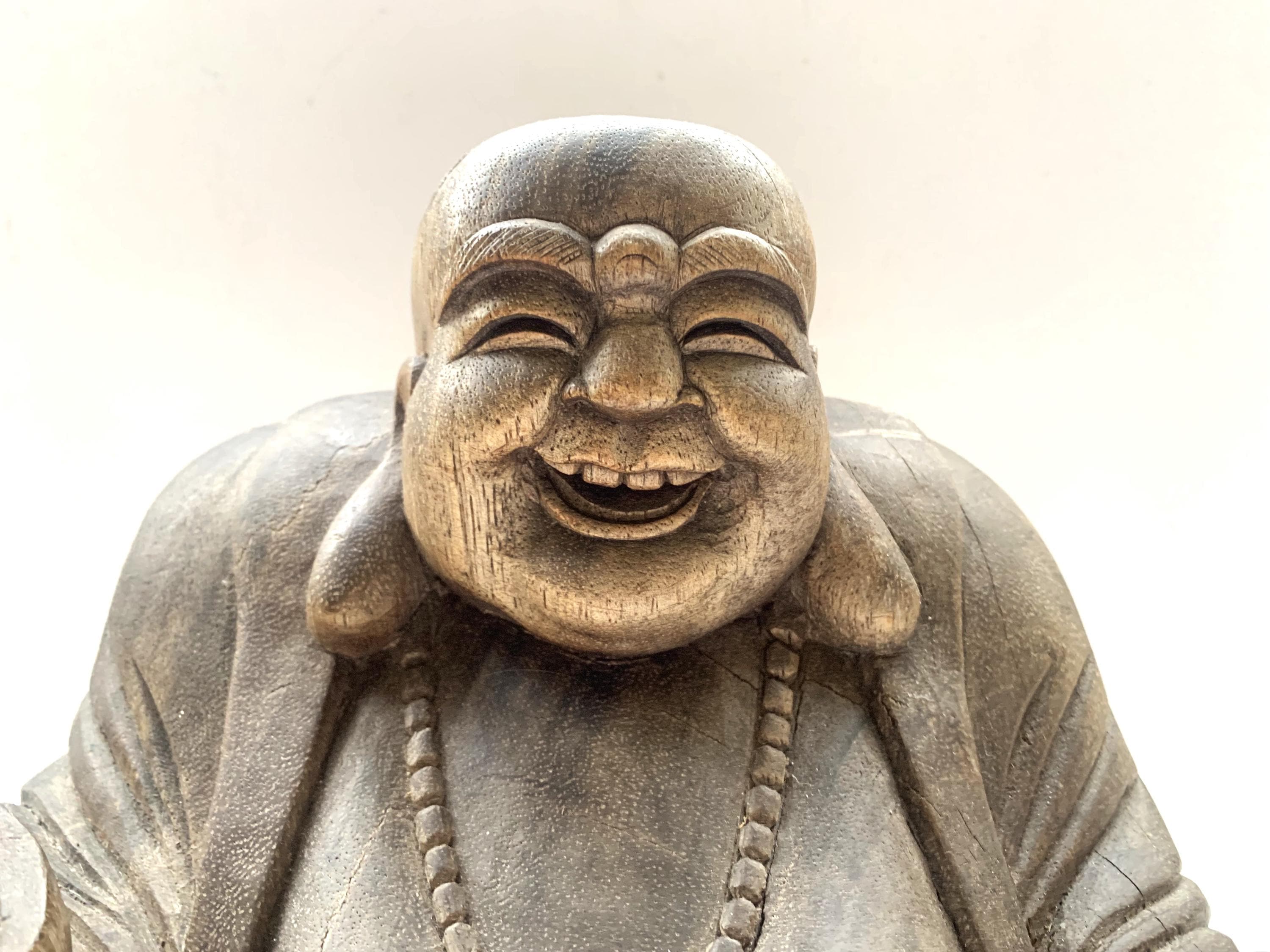 ヴィンテージの中国製木彫りの大きな笑う仏像 - Etsy 日本