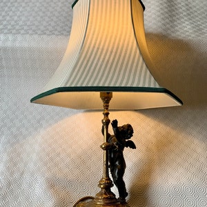 Lampada da tavolo vintage francese con putti in spelter bronzato