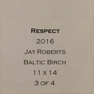 Op de afbeelding: Een wit label met zwarte tekst die "RESPECT 2016 JAY ROBERTS BALTIC BIRCH 11 x 14 3 OF 4" zegt.