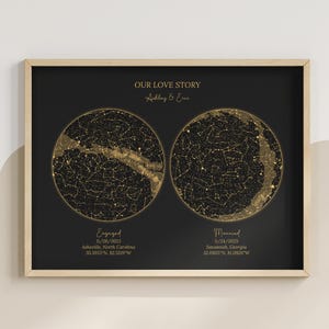 Puede incluir: Impresión artística enmarcada con dos mapas estelares dorados sobre fondo negro. El texto "Our Love Story" está encima de los mapas, con "Engaged" y "Married" debajo. El marco es de madera clara. Texto a la derecha: "Menos de 24 horas" y "Personalización en pantalla."