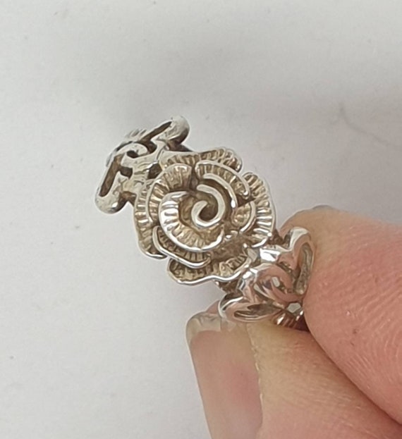 Pretty, vintage, hand made sterling silver flower… - image 1