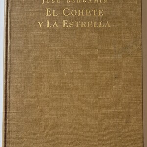 May include: A hardcover book with a tan cover. The title "El Cohete Y La Estrella" and author "José Bergamín" are printed in gold lettering. The book is part of the "Biblioteca de Indice" series.