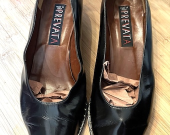 Prevata Black Patent Leather Pointed Toe Low Heel Pumps Nail Head Accent. Made In Italy. 8B