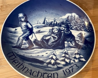 Bareuther Waldsassen Weihnachten Christmas 1973 Limited Edition Blue & White Round Plate. Bavaria, Germany  *Free shipping
