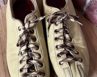 Women's Vintage Hyde Ivory Leather Lace Up Bowling Shoes With Slide Pad. 6.5M