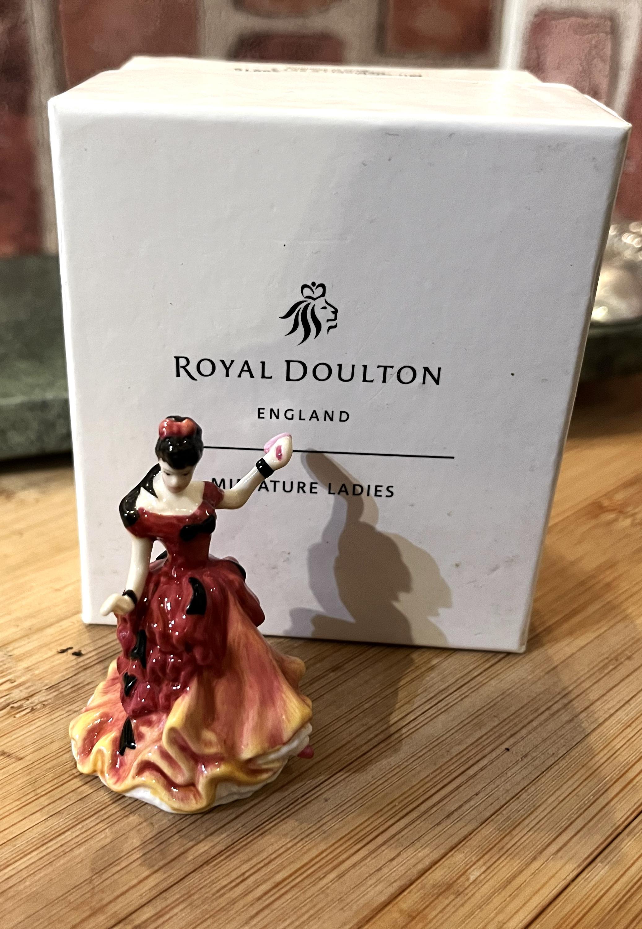 Vintage Royal Doulton Figurines - Etsy display picture 1