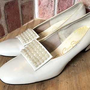 knee length dresses for ladies Women's Cecile Leather Kitten Heel Pump - White Patent Leather