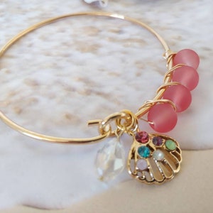 CLEARANCE SALE *** Bangle Seashell Bracelet Beach Theme