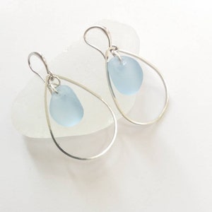 Seeglas Minimalist Ohrringe Irische Seeglasohrringe Teardrop Seeglasohrringe Blaue Seeglasohrringe Strandschmuck Brautjungfer Ohrringe