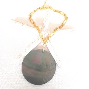 Black shell bracelet Black Mother of Pearl gold shell bracelet gold plated shell bracelet golden shell bracelet shell beach bracelet beach