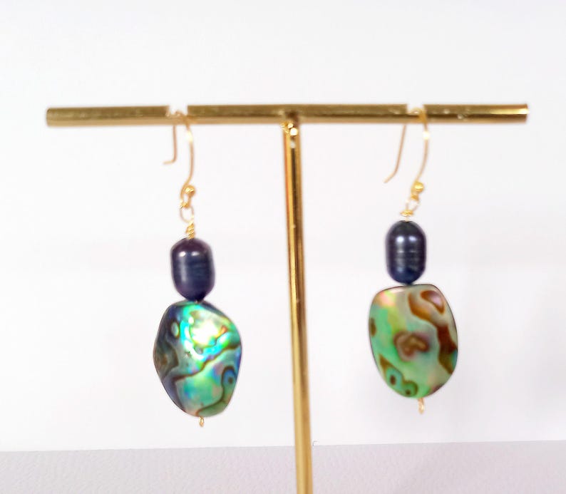 Pendientes de abulón, pendientes de abulón y perla negra, joyas de abulón, pendientes de abulón para boda, pendientes de novia con forma de lágrima de abulón, regalo para ella imagen 3