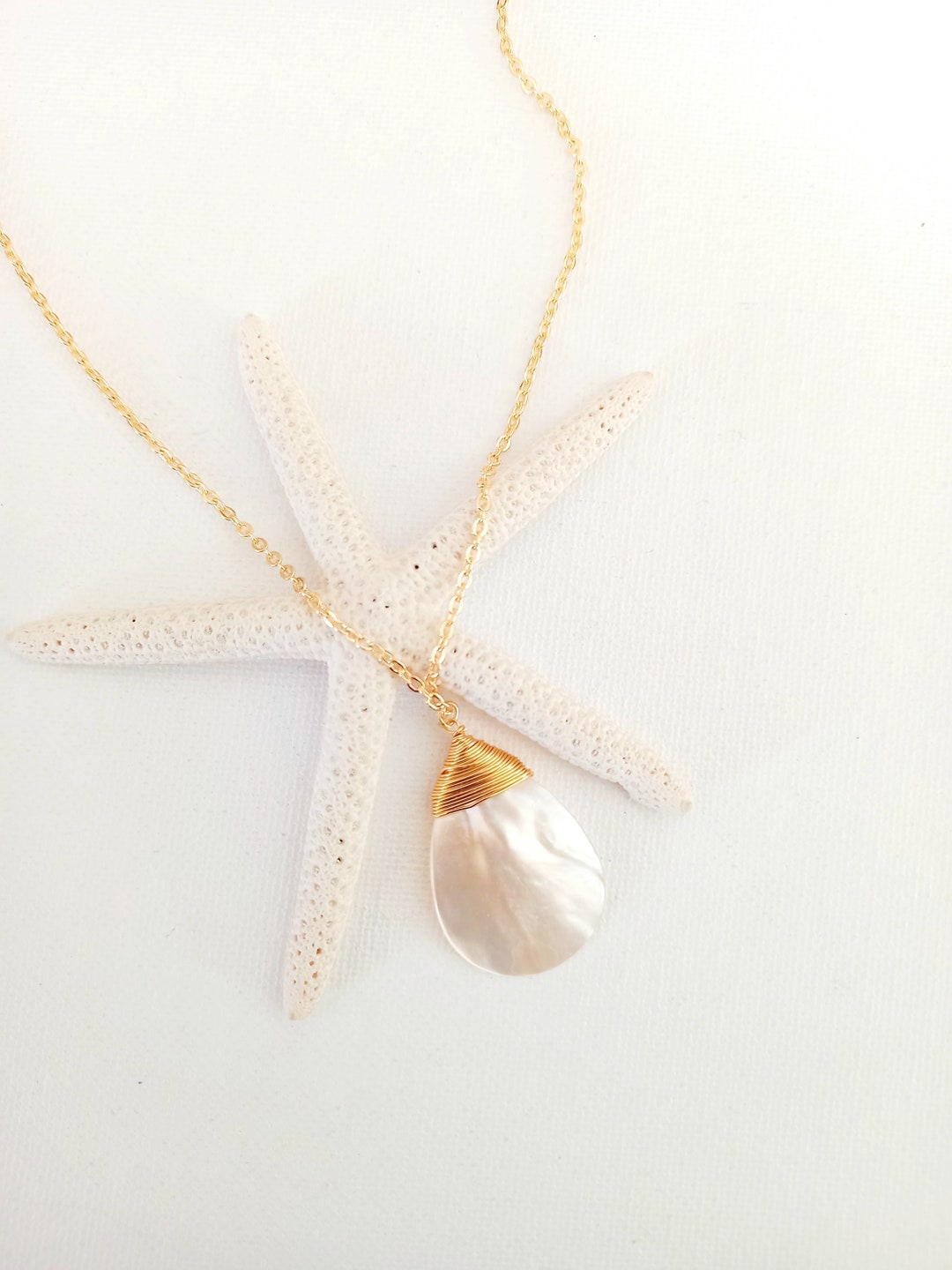 Mother of Pearl Teardrop with Wavy Dots Pendant main image 1