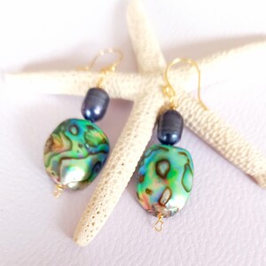 Pendientes de abulón, pendientes de abulón y perla negra, joyas de abulón, pendientes de abulón para boda, pendientes de novia con forma de lágrima de abulón, regalo para ella imagen 4