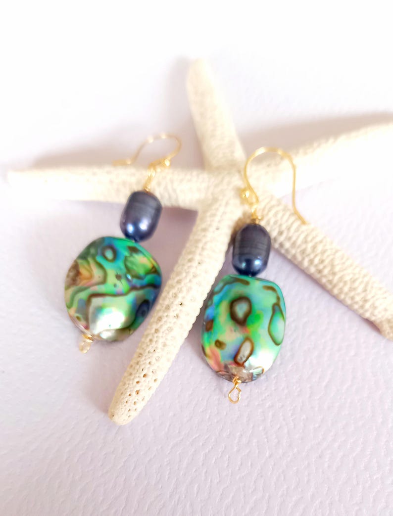 Pendientes de abulón, pendientes de abulón y perla negra, joyas de abulón, pendientes de abulón para boda, pendientes de novia con forma de lágrima de abulón, regalo para ella imagen 4