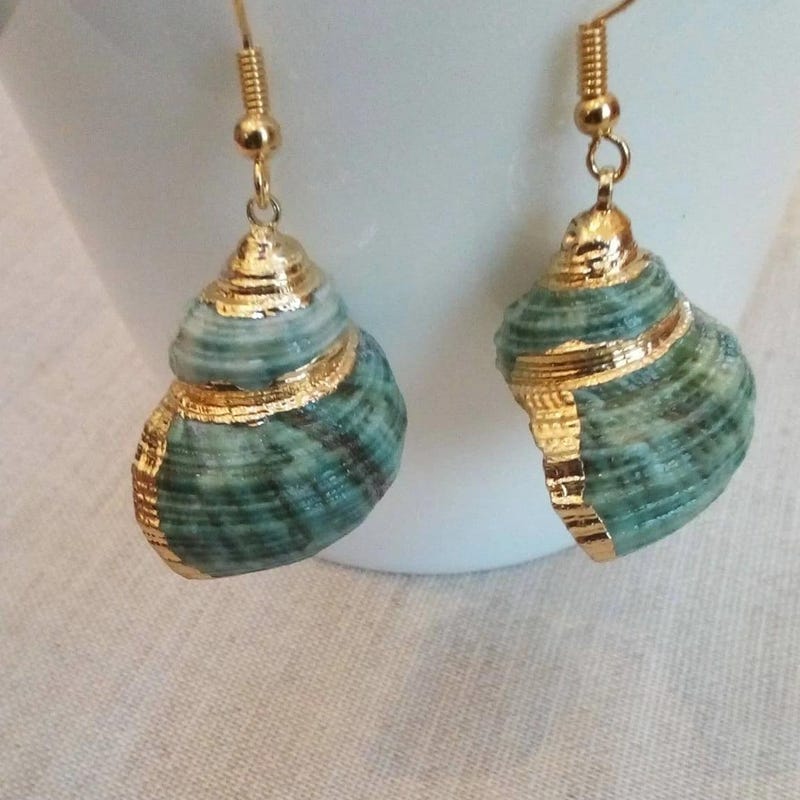 Orecchini Di Perle Di Conchiglia Placcati In Argento: Lo Stile Contemporaneo Per Ogni Donna