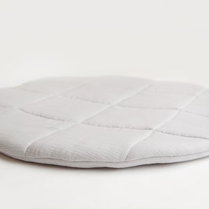 Tapis rembourré en mousseline - Gris clair, tapis de jeu matelassé, décoration de chambre d&#39;enfant, tapis pour baldaquin, tapis de jeu pour enfants