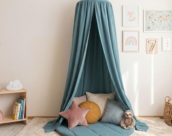 Dossel infantil de musselina e cantinho de leitura: Dossel cor sálvia com tapete para o chão