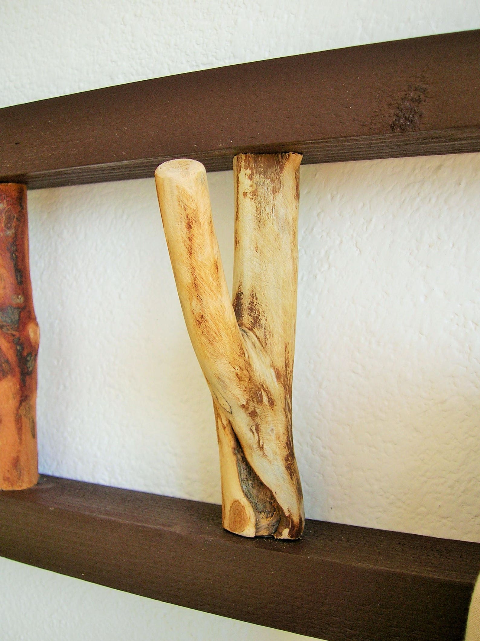 Appendiabiti Da Parete In Legno Shabby Con 5 Ganci E Mensola - Modello A O B, 61x18x14 Cm