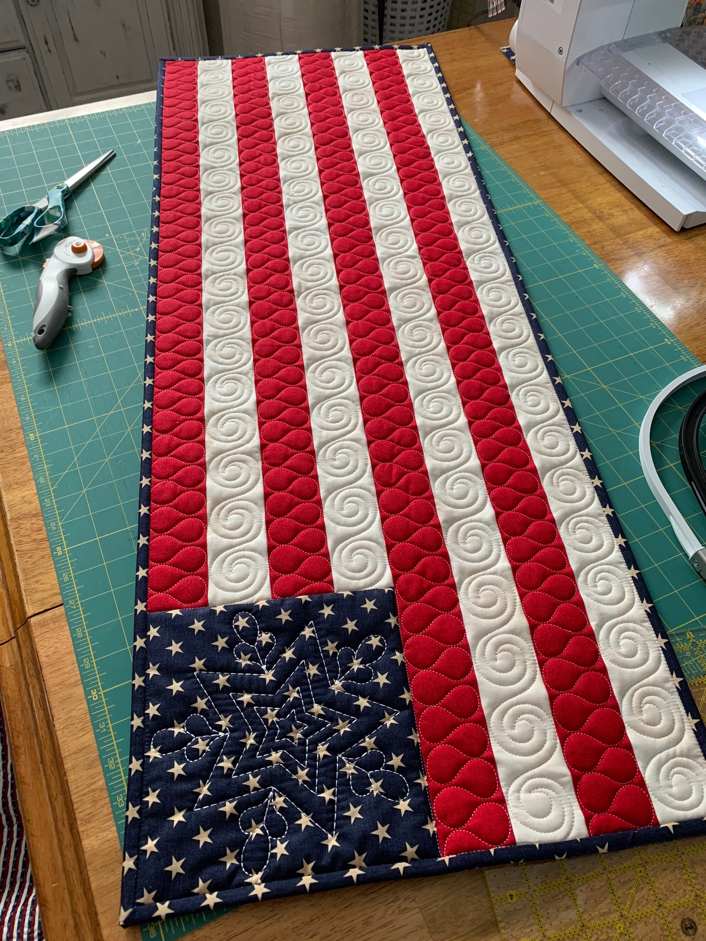 Quilted American Flag Runner Patriotic Stars & Stripes Table Runner 4…
