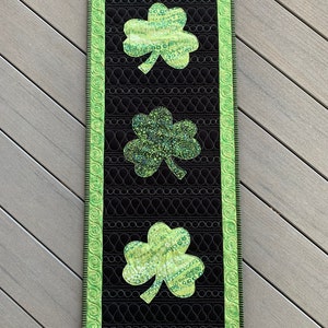 Shamrock Quilted Table Runner St Patrick’s Day 3 Leaf Clover Decor Irish Shamrocks Table Mat Green Black and Gold Quilted Table Topper OOAK