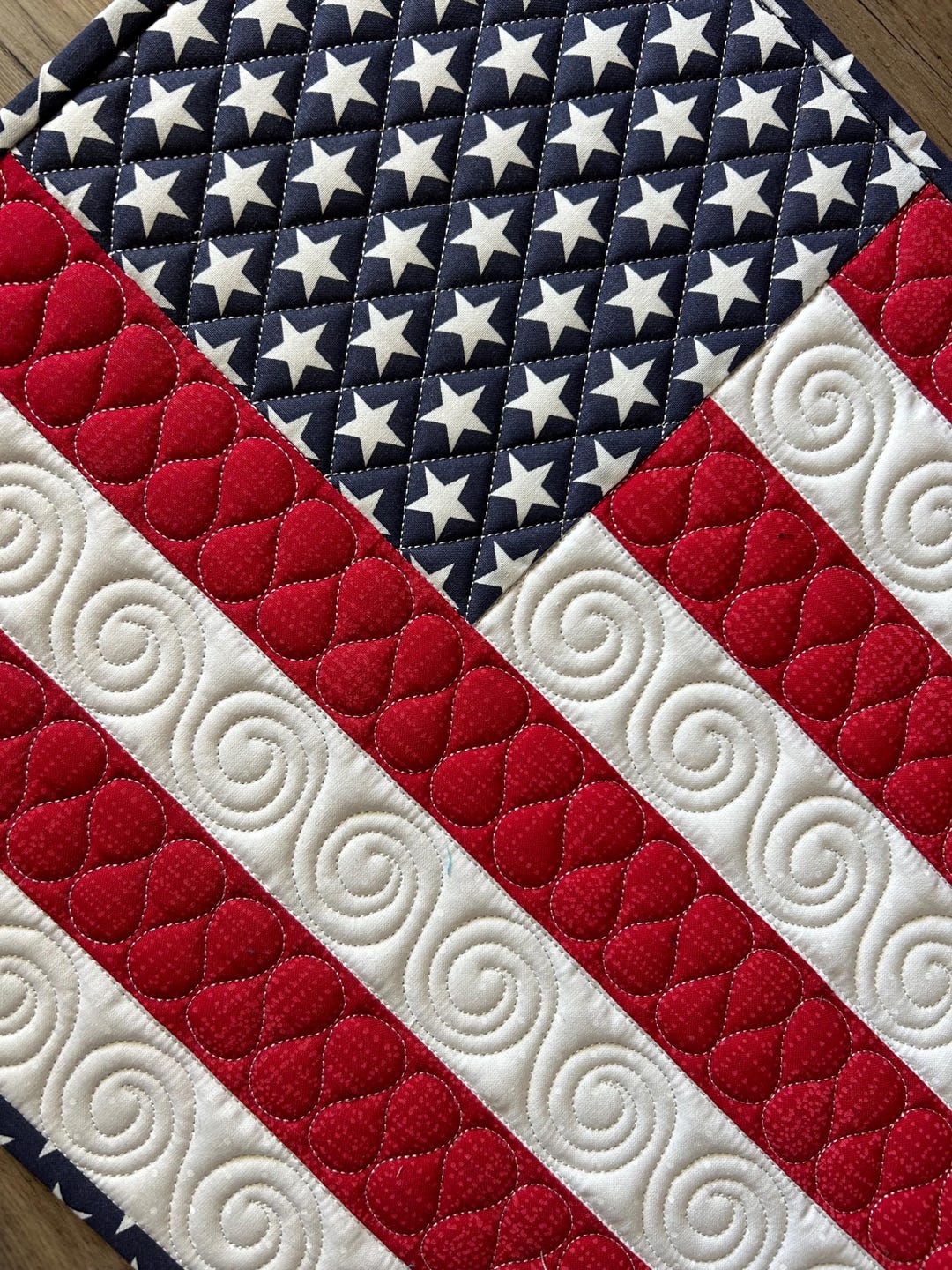 Quilted American Flag Table Runner Patriotic Stars & Stripes Red White ...