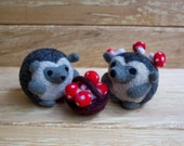 Igel Familie Wald Tier Filz Weihnachtsschmuck Set von 2 gefilzten Tier, Igel Geschenk, Igel Dekor, Sammler Igel Kunst