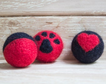 Cat felt toy balls, set of 3 wet felted wool cat paw balls, kitten playing item, cat lover gift, black and red wool balls Cat Toys