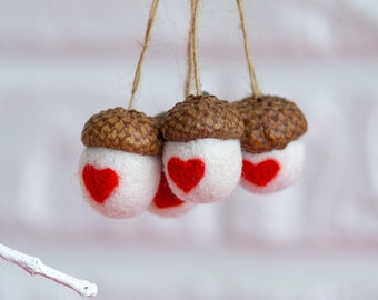 Valentines acorns ornaments Set of 8/16/24 natural white rustic holiday decorations Wool Felted Acorns Valentines day decor