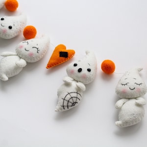 halloween decoration Halloween garland Ghost halloween decor Ghost Wall hanging Decor Ghostly garland Felt garland ghosts bats