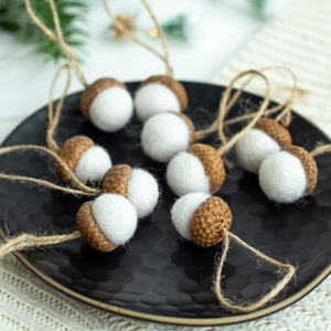 Ornements de glands feutrés, Ensemble de 6/12/20 décorations de vacances rustiques blanches naturelles Ornements de Noël d&#39;automne de glands feutrés de laine