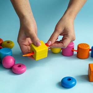 Wood Lacing Toy and Threading Toy, Wooden Bead Stringing Set for Toddlers, Montessori and Waldorf Materials, Montessori Bead Lacing