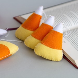 Candy Corn felt ornament, Fall Home ornament, Halloween decor, Stuffed Candy Corn Decor, thanksgiving decor, candy corn, fall decor