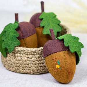 Gls feutre, Glands personnalisés, Décor de pépinière Woodland, glands dans un panier, Set de 3 glands en feutre Décor rustique Woodland Décoration