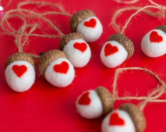 Needle felted acorns, Valentines acorns ornaments Set of natural white rustic holiday decorations Wool Felted Acorns Valentines day decor