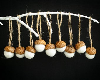 Christmas acorns Felted acorn ornaments, Set of 6/12/20 natural white rustic holiday decorations Wool Felted Acorns Fall Christmas ornaments