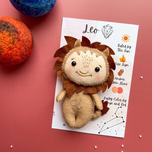 Regalos Leo, Signo del Zodiaco Leo Signo Astrológico, horóscopo, signo del zodíaco, regalo para Leo Felted juguetes Leo Cumpleaños Regalo leo decoraciones de cumpleaños
