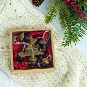 Hand Painted Acorns Set of 8/16/30 Christmas ornaments Natural Acorns Christmas decorations Christmas Tree Black acorns with gold glitter