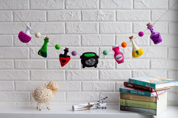 Halloween garland, Potion halloween decor, Halloween Potion bottles, Halloween felt potion poison bottle decoration Witch Decor Spooky decor