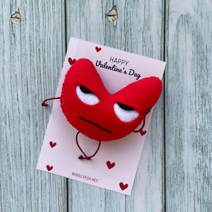Abrazo de bolsillo del corazón del amor / Tarjeta divertida del día de San Valentín del corazón / Abrazo de bolsillo de fieltro cosido a mano / Regalo para recogerme / Regalo de la caja de cartas del novio de la novia