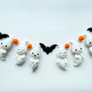 Halloween garland, Ghost halloween decor, Ghost Wall hanging Decor, Ghostly garland, Felt garland ghosts bats, Cute Halloween decor