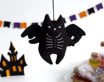 コウモリ猫のぬいぐるみ：手作りの黒いフェルトのハロウィン飾り