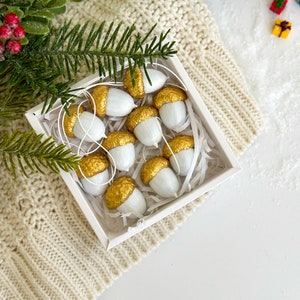 White acorn ornaments Set of 10/20/30 Hand painted gold acorns Christmas decoration Acorn ornaments Gold acorn tree ornaments Christmas gift