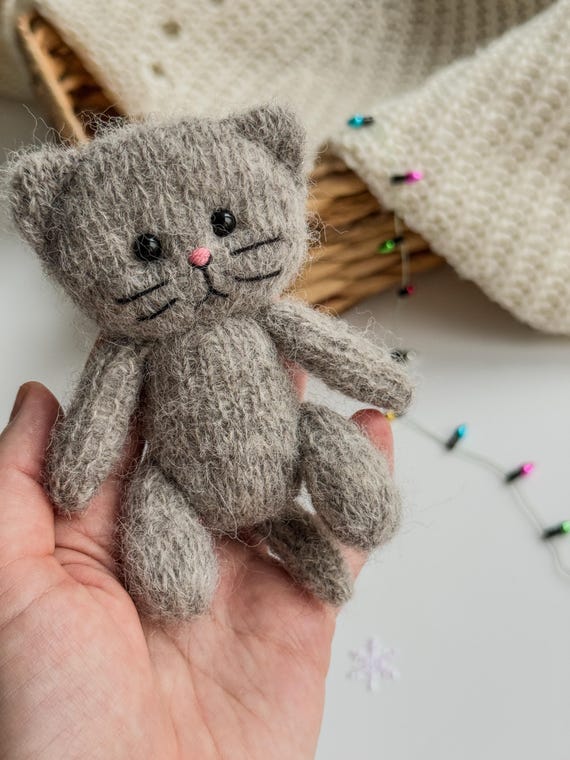 Hand Knitted Wool Cat – Soft Gray Kitten Plush, Cozy Mini Stuffed Animal, Handmade Cat Gift