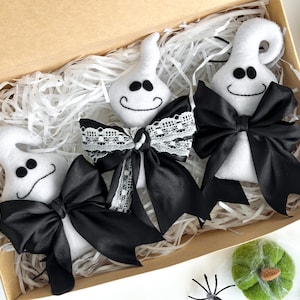 ghost hanging