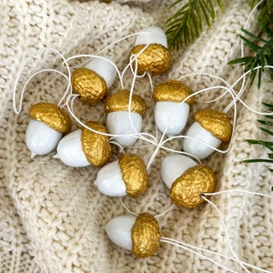 Hand painted gold acorns White acorn ornaments Set of 10/20/30 Christmas decoration Acorn ornaments Gold acorn tree ornaments Christmas gift