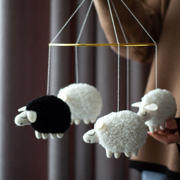 Boucle Sheep Baby Mobile, Sheep nursery mobile, Neutral Mobile Baby Boy Girl Shower gift Baby Nursery Decor Cot Mobile Boucle hanging mobile