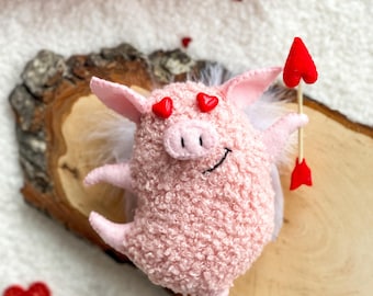Cupid pig Valentines day gift Felted pig decor Cute gift for girlfriend Romantic gift Valentines day decor Pig lover gift, boucle pig toy
