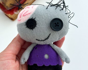 Handmade Felt Zombie Ornament: Spooky Halloween Decor