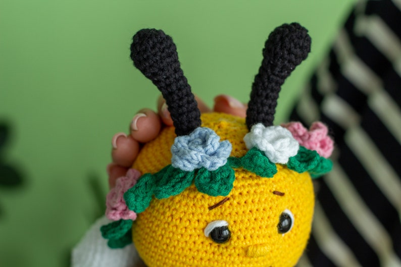 Knitted amigurumi toy Bee, Crochet bee, amigurumi bee, amigurumi toys image 4