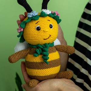 Knitted amigurumi toy Bee, Crochet bee, amigurumi bee, amigurumi toys image 3